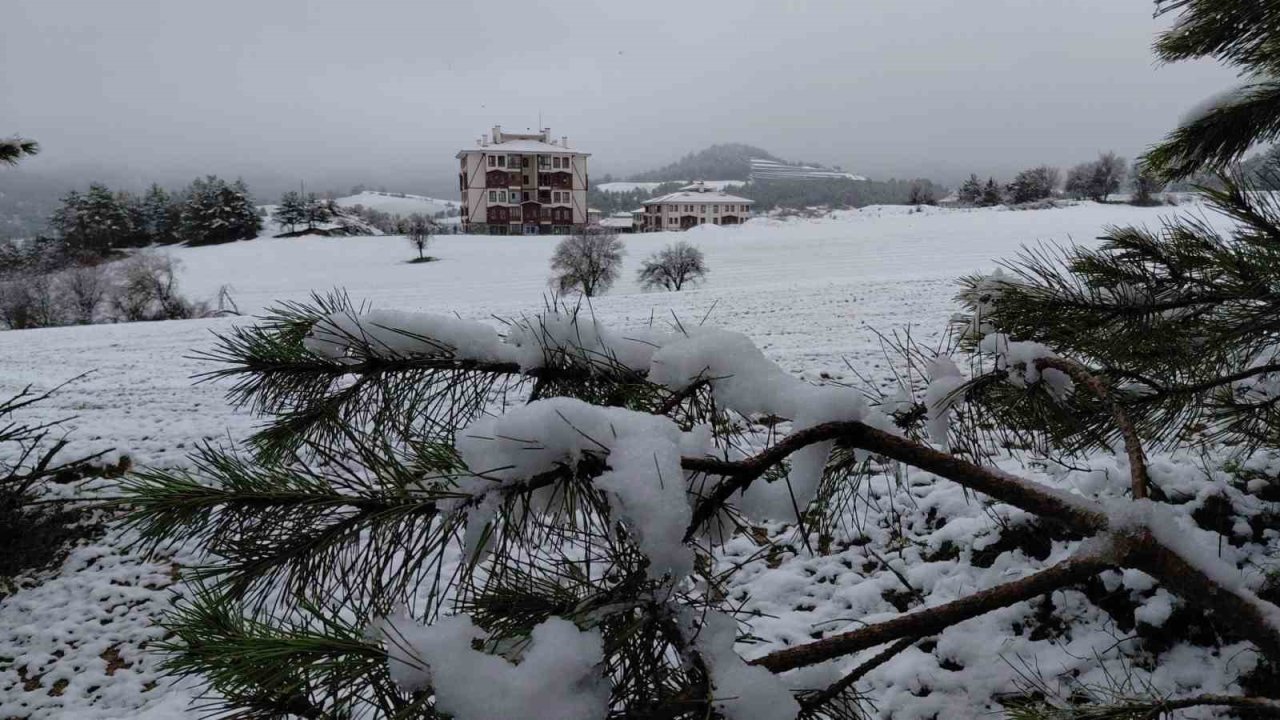 Bolu martta yağan karla beyaza büründü