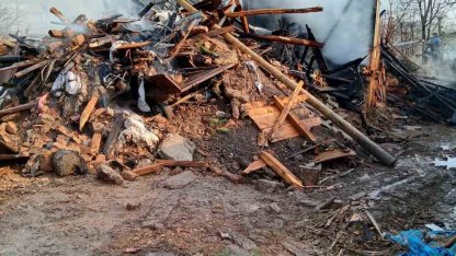 Bolu’da iki katlı ahşap ev ve ahır alev alev yandı