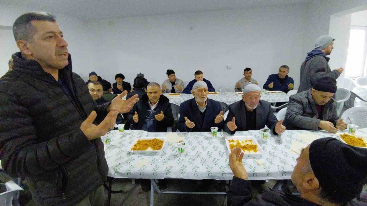 Bolu’da köy halkı geleneksel bayram yemeğinde buluştu