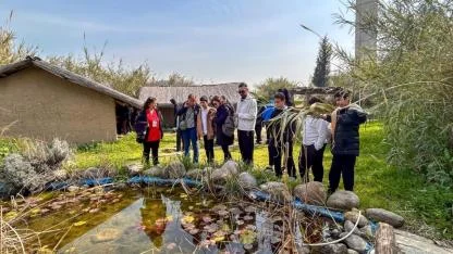 Bornova’da işitme engelli öğrencilere diş taraması ve tarih yolculuğu
