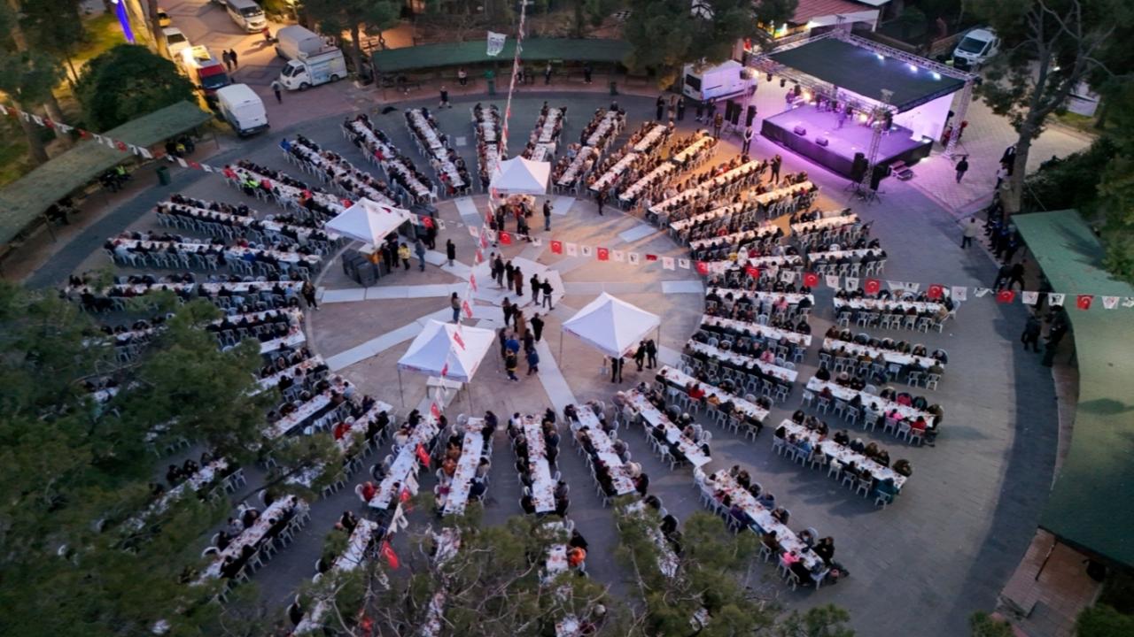Bornova’da Kadir Gecesi’nde büyük iftar buluşması