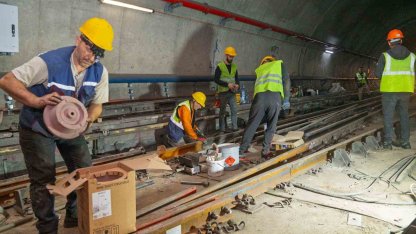 Bornova’da metro hattında raylar yenileniyor