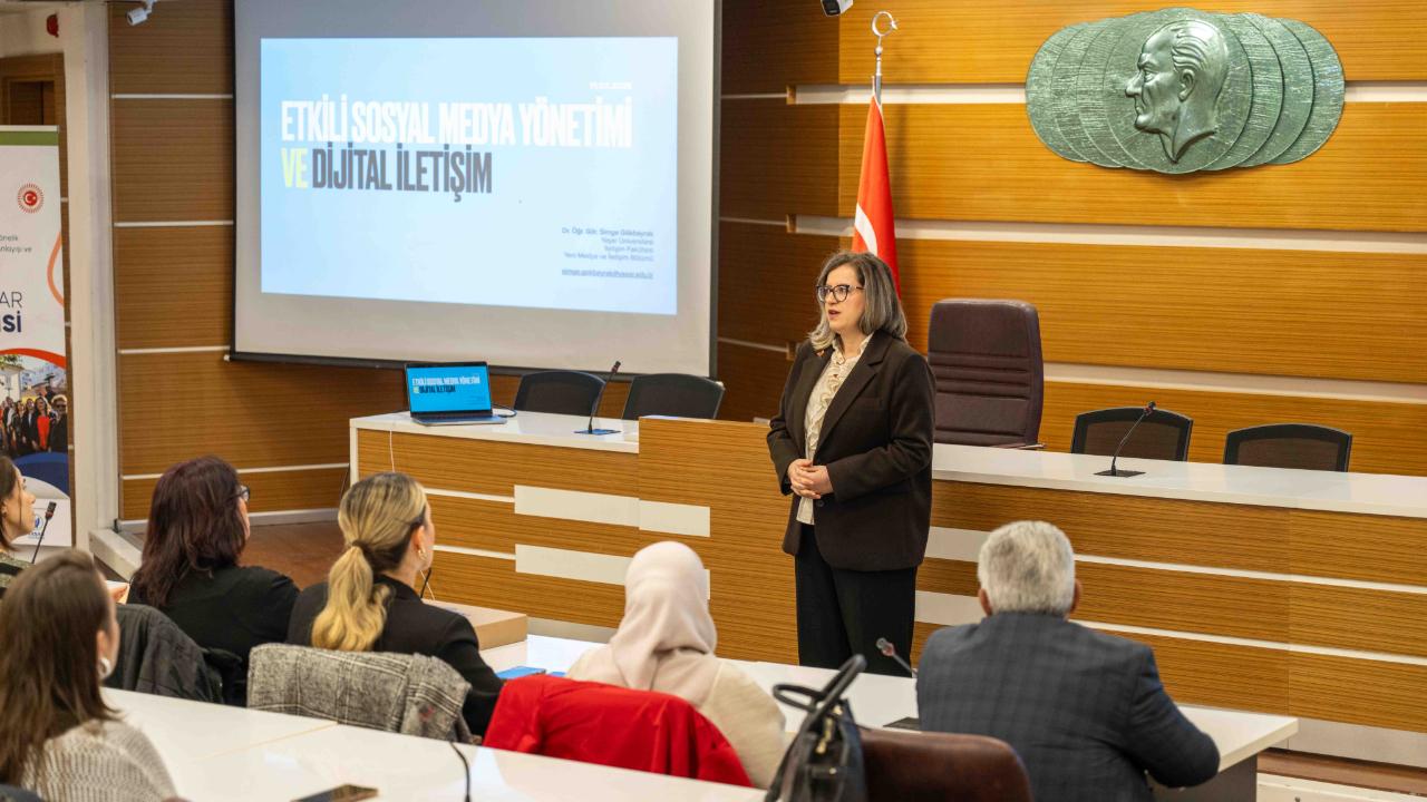 Bornova’da muhtarlar için Dijital Dönüşüm Eğitimi