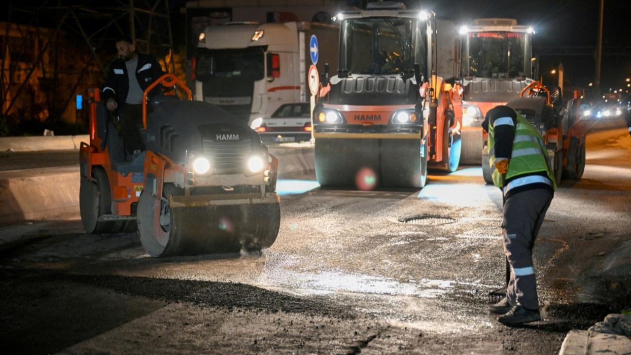 Bornova’da yağmur bitti, asfalt serimi başladı