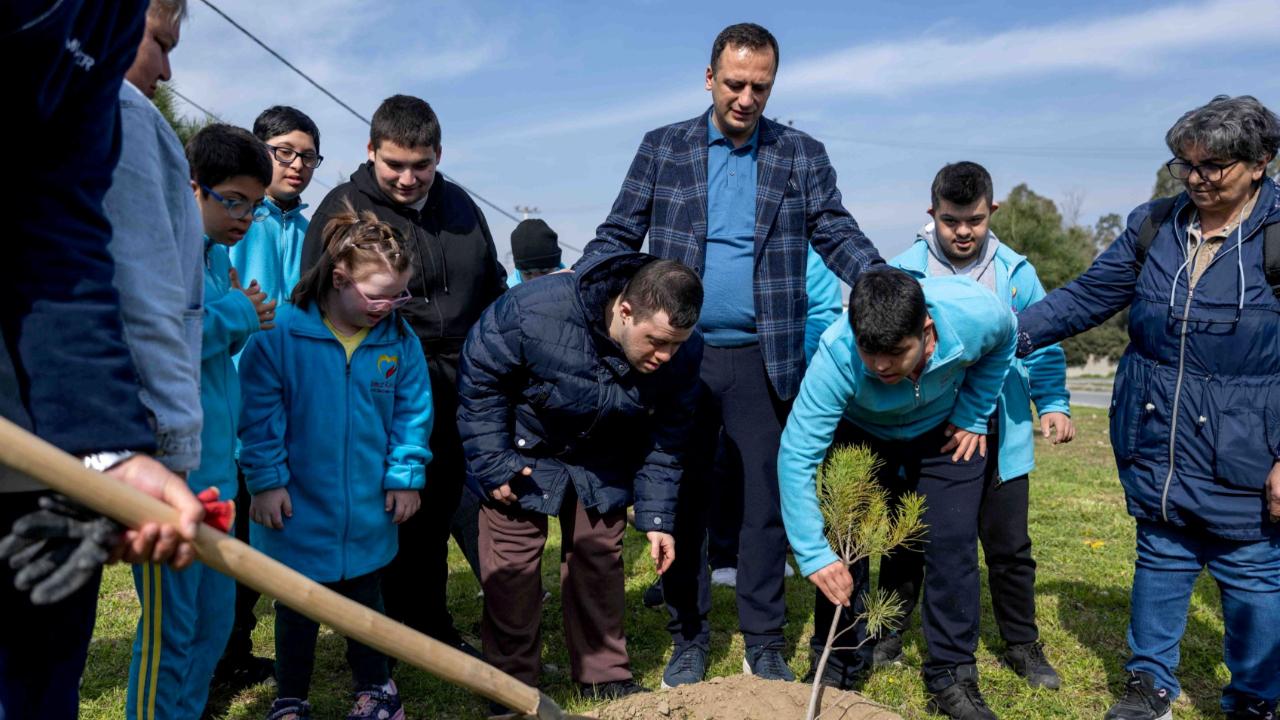 Bornova'nın en özel fidanları toprakla buluştu