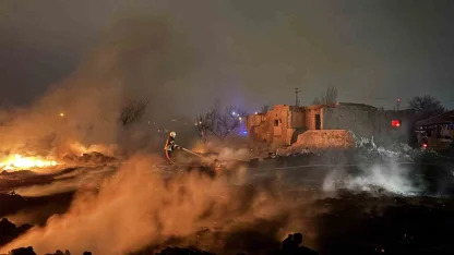 Boş arazide çıkan yangın müstakil eve sıçramadan söndürüldü