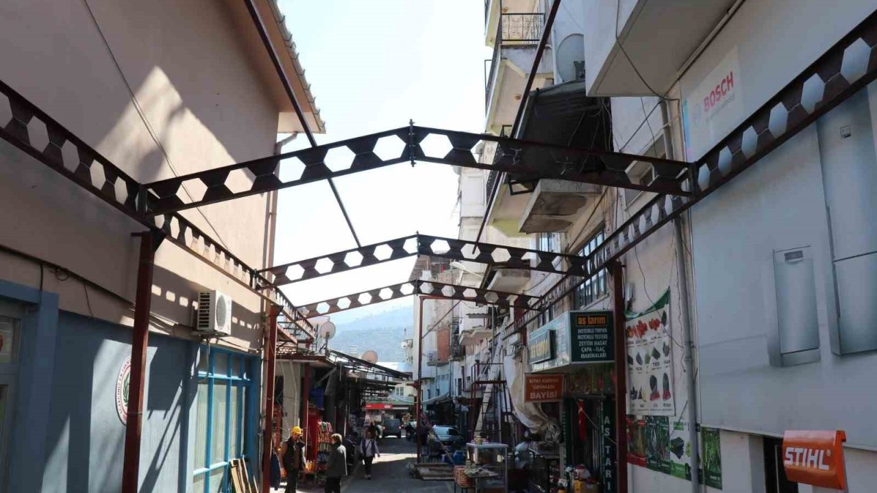 Bozdoğan’da Simit Pazarı Sokağı geçici olarak araç trafiğine kapatıldı