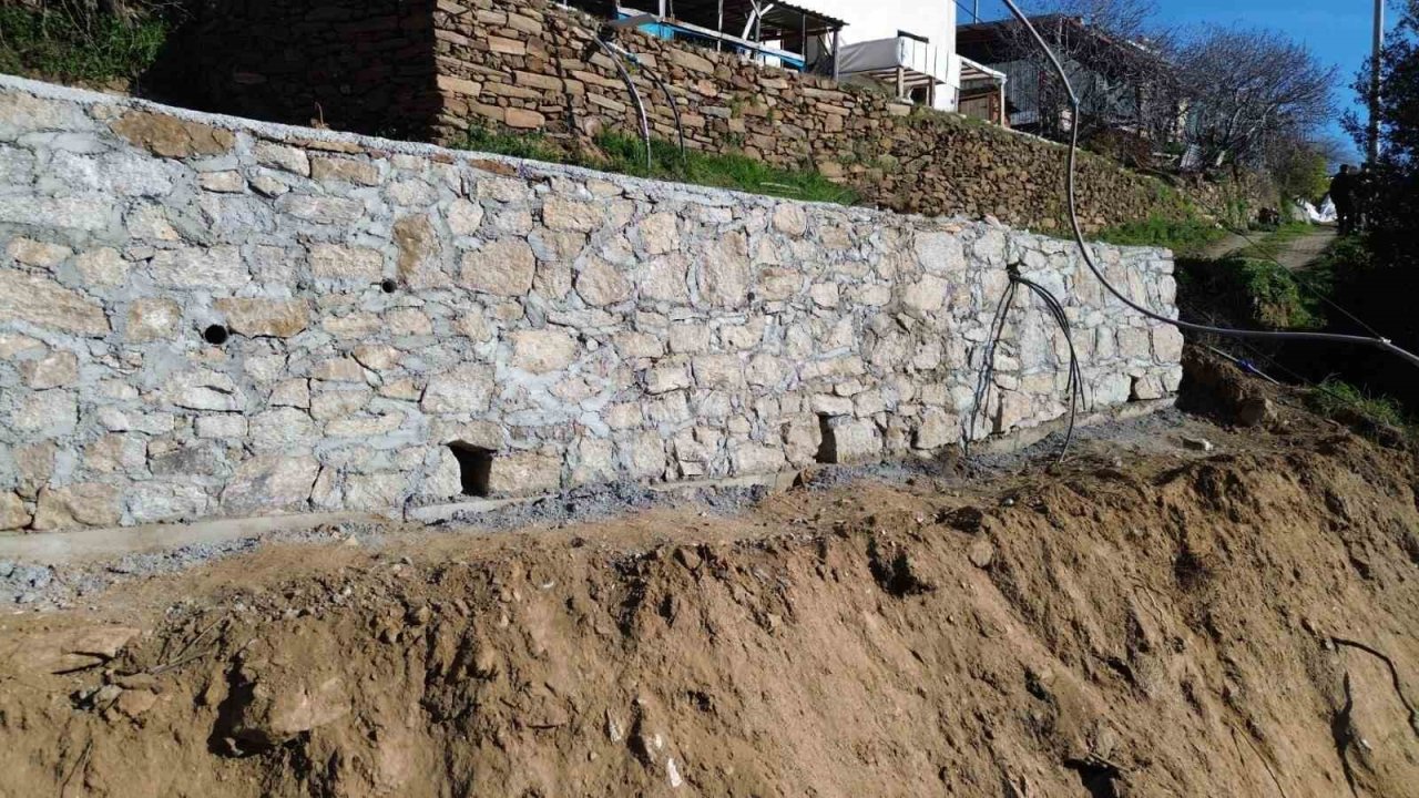Bozdoğan’da taş duvar örme işi tamamlandı