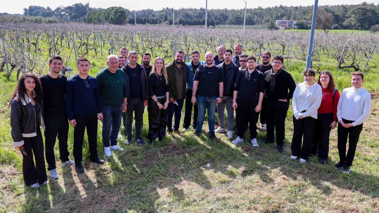 Buca’nın bağlarında geleceğin ziraat mühendisleri yetişiyor