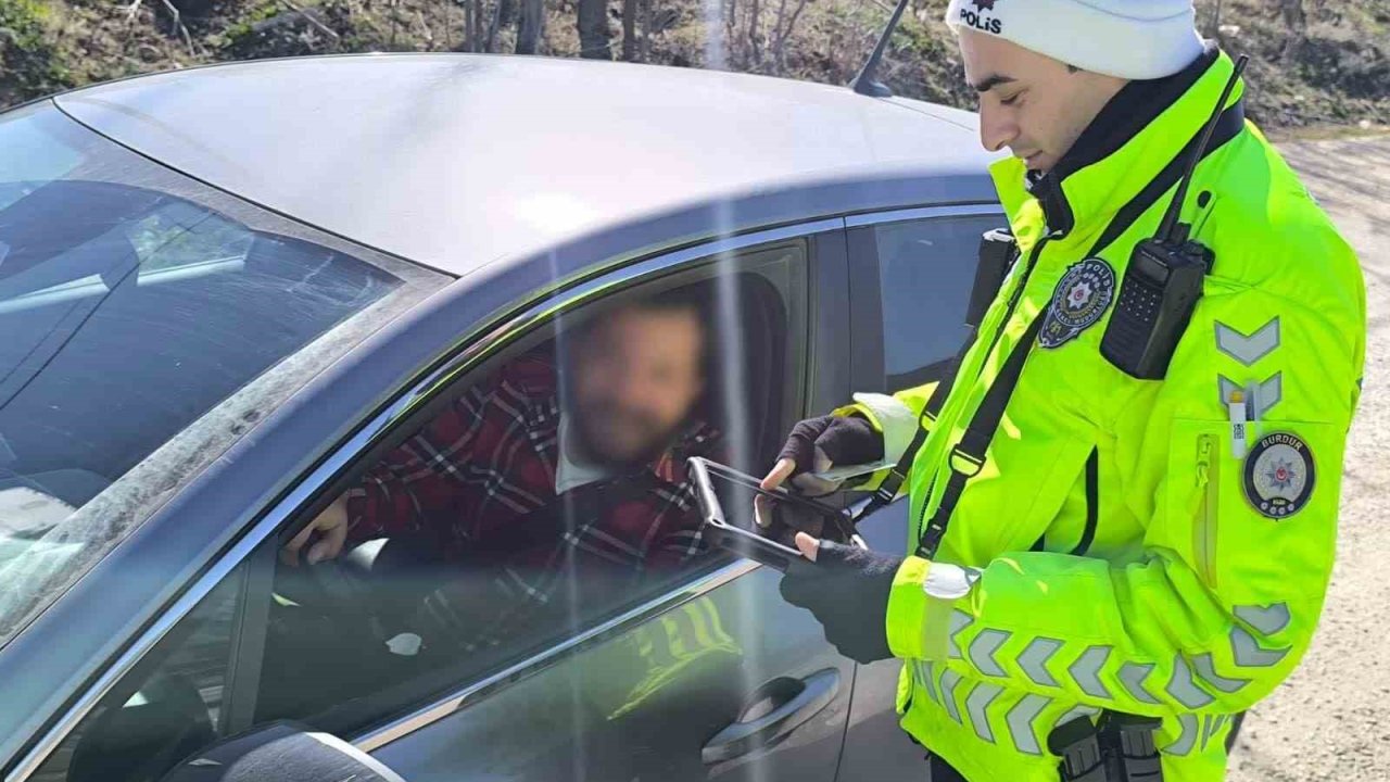 Burdur’da emniyet kemeri denetimi: 119 araç ve sürücüsüne ceza