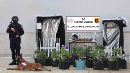 Burdur’da evi uyuşturucu imalathanesine çeviren şüpheli tutuklandı