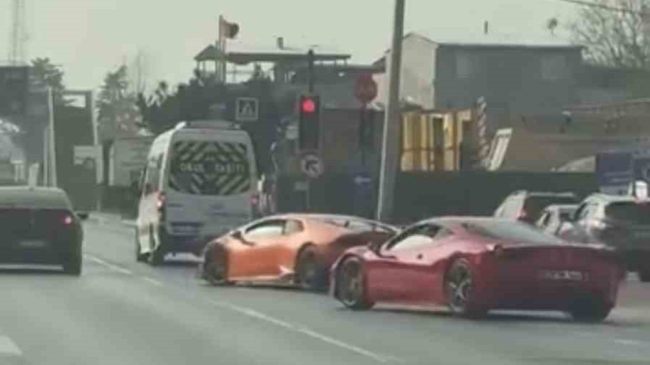Bursa’da iki lüks otomobil trafik kurallarını hiçe saydı