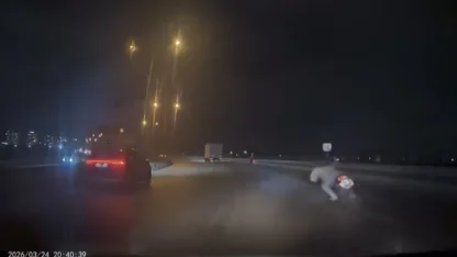 Bursa’da motosiklet kazası kamerada : Sürücü yola böyle savruldu