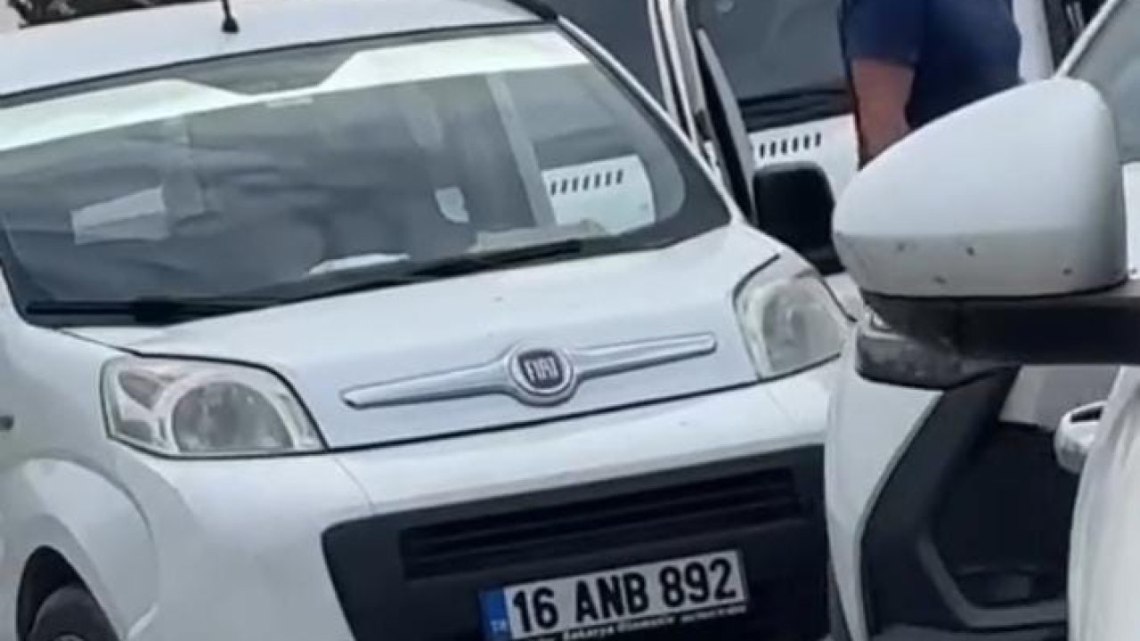 Bursa’da trafikte yol verme kavgası kamerada