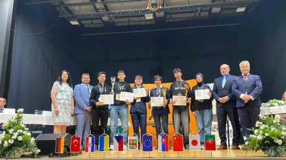 Bursalı öğrencilerden Çekya’da robotik başarısı