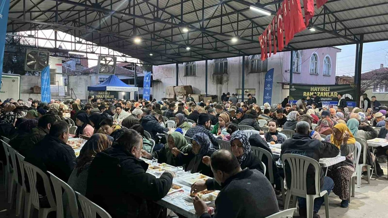 Büyükşehir’in iftar sofrasında oruçlar dualarla açıldı