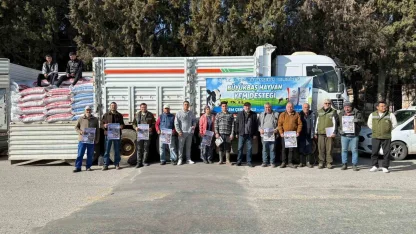 Büyükşehir’in yem desteği Sultanhisar’da üreticilerle buluştu