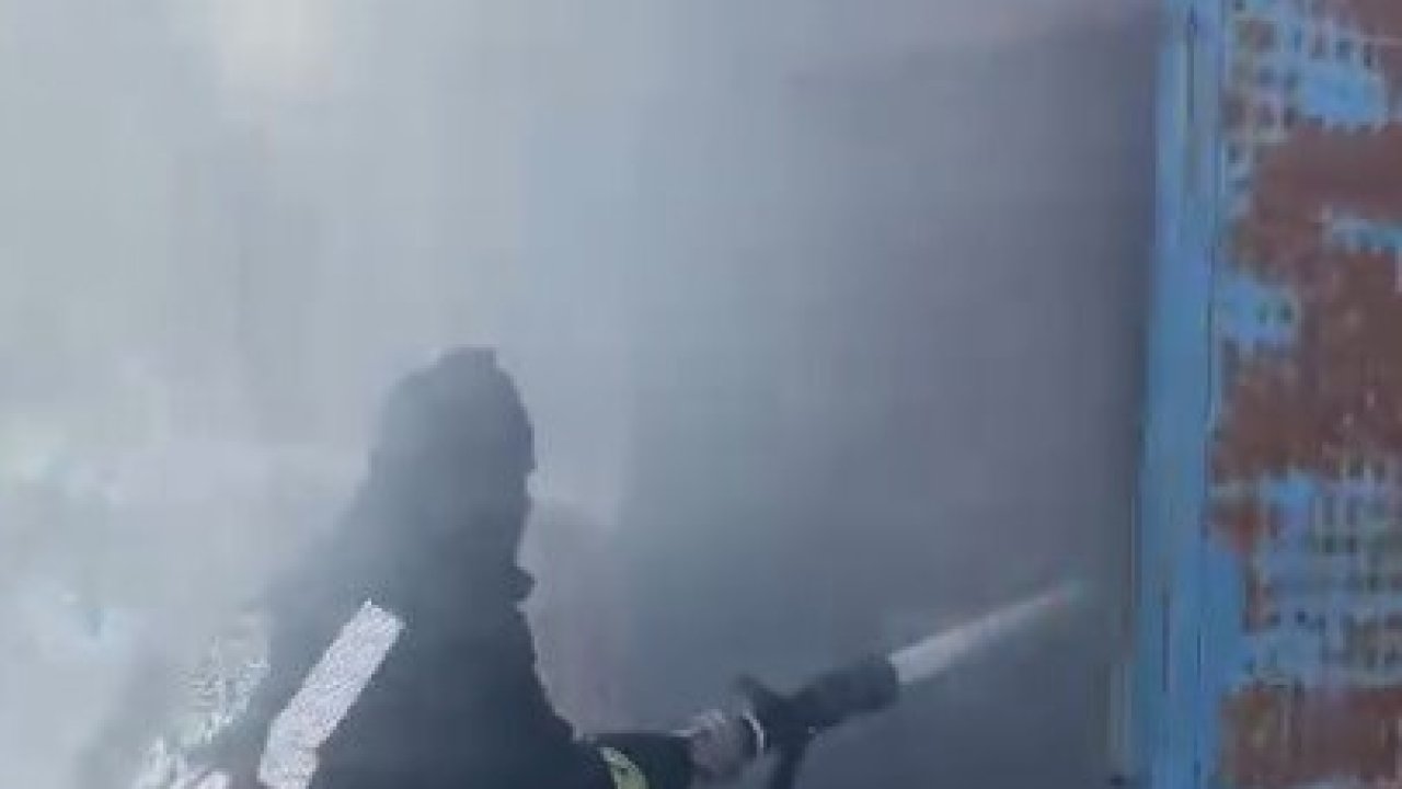 Çardak yangınında 65 buzağı telef oldu