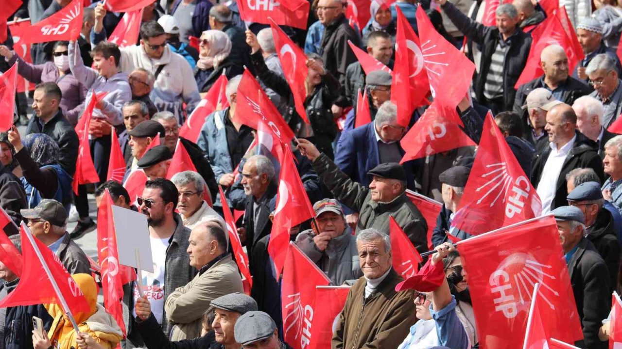 CHP Genel Başkanı Özel: "Kapı kapı gezeceğiz, sokak sokak dolaşacağız, neyi, nasıl düzelteceğimizi söyleyeceğiz"