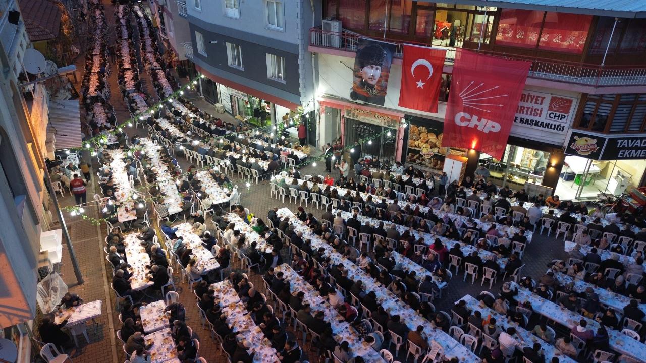 CHP Kemalpaşa İlçe Başkanlığından binlerce kişilik iftar buluşması