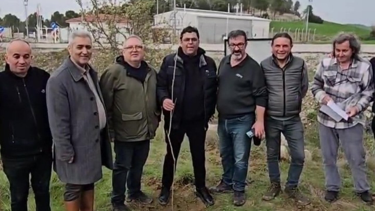 CHP’li başkandan galoşlu fidan dikimi