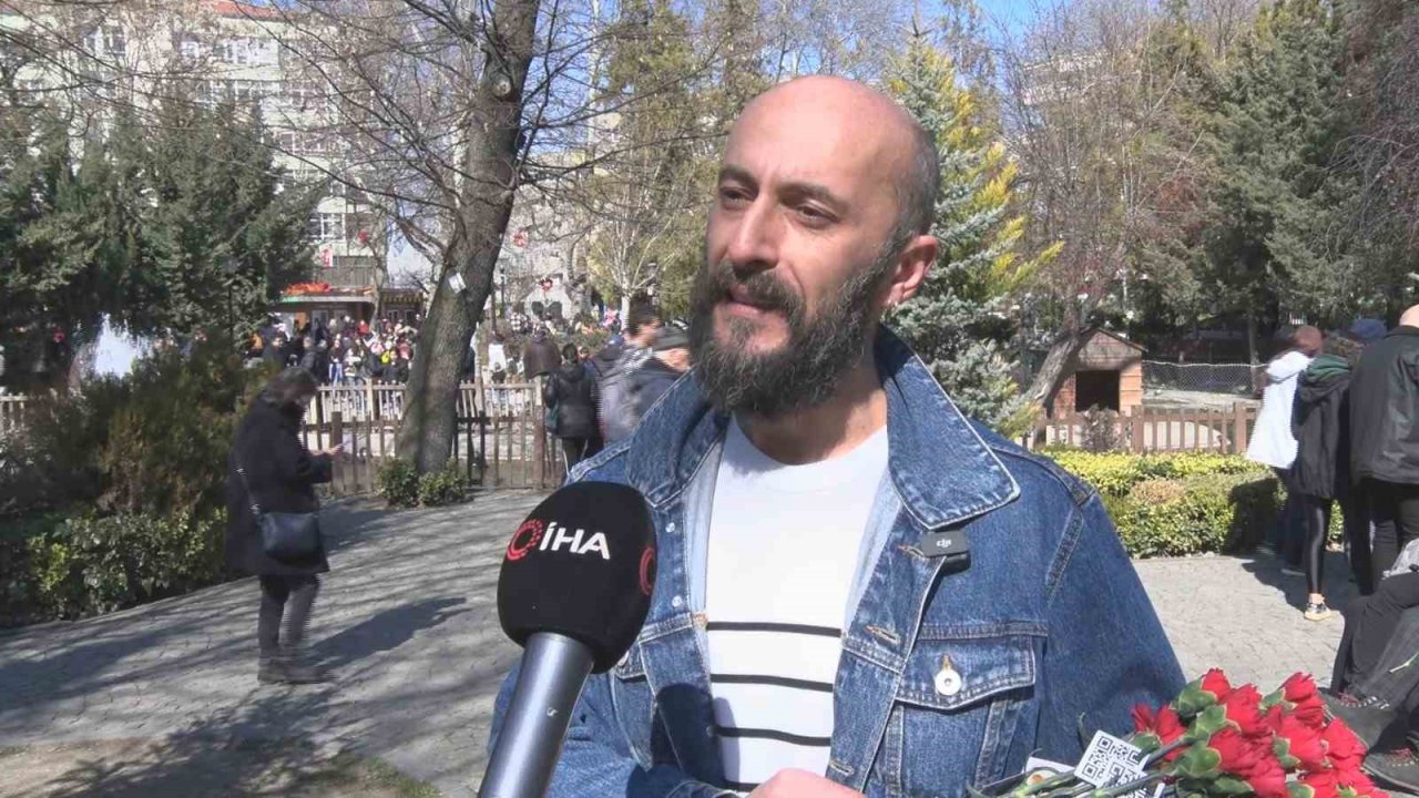 "Çiçek Doktoru" Dünya Kadınlar Günü’nde kadına yönelik şiddete karanfil ile dikkat çekti