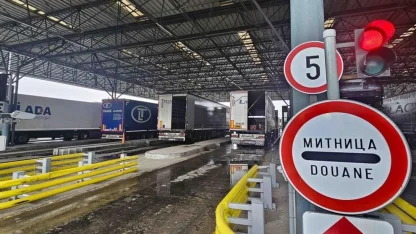 Çikolata  dolu çantadan 220 bin Euro çıktı