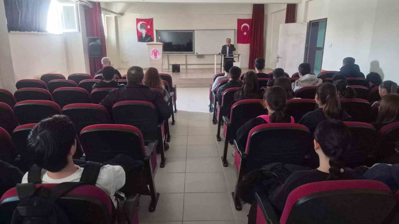 Çine’de öğrencilere cami ve hayat temalı konferans verildi