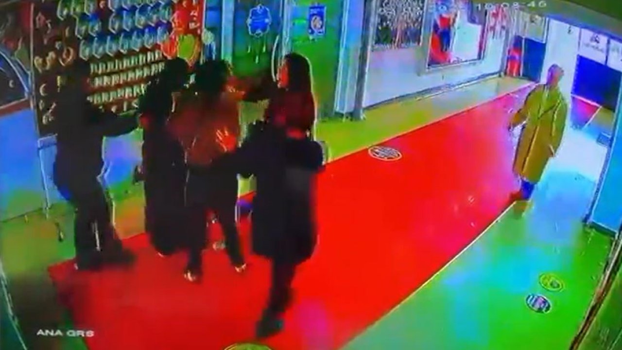 Çocuğunu müdüre şikayet eden veliye böyle saldırdı
