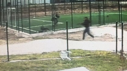 Çocuk parkında silahlı dehşet: Ateş açarak koştu