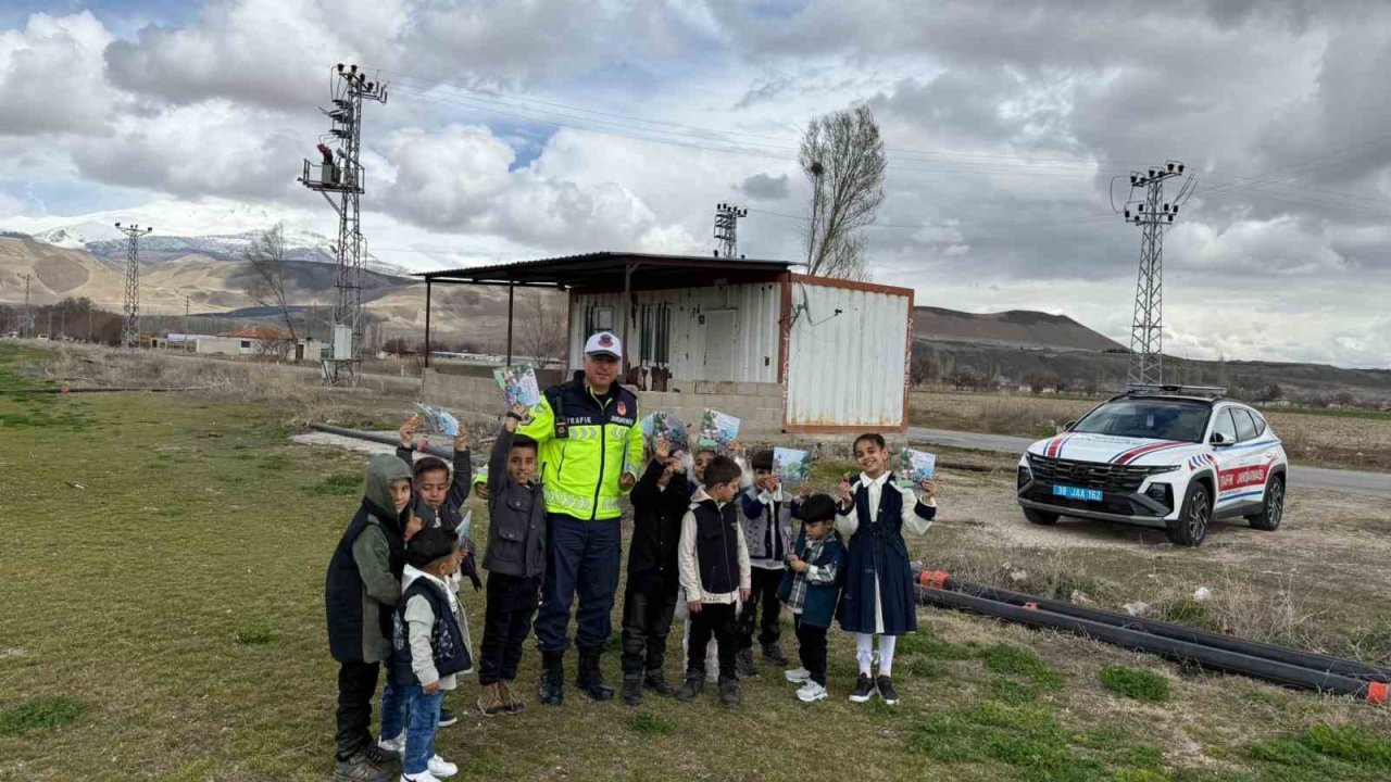 Çocukların bayram harçlıkları jandarmadan