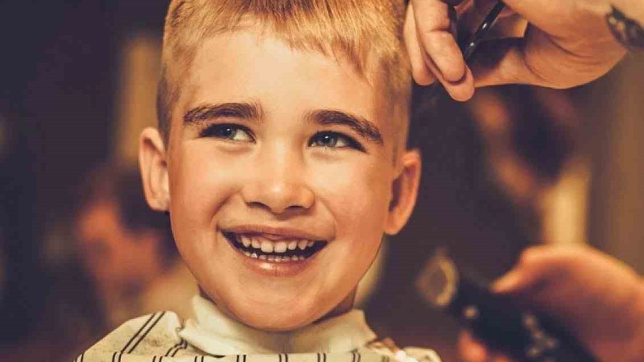 Çocukların bayram tıraşı muhtardan..!