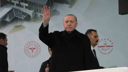 Cumhurbaşkanı Erdoğan: "Etrafımızda füzeler uçuşuyor ama ana muhalefetin umurunda bile değil"