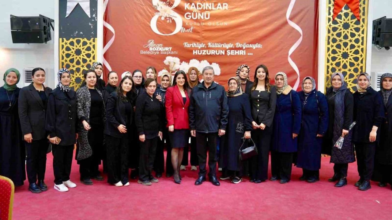 Darende’nin kadınları iftarda bir araya geldi