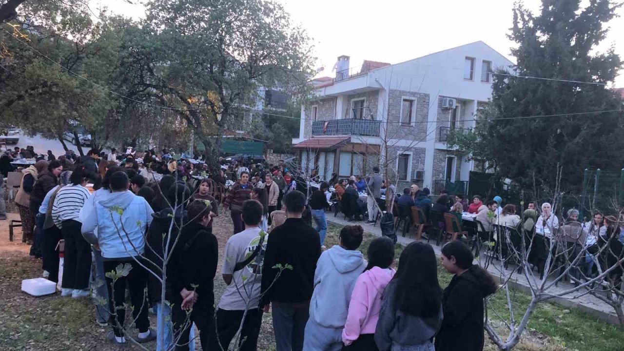 Datça İmam Hatip Lisesi’nden iftar yemeği