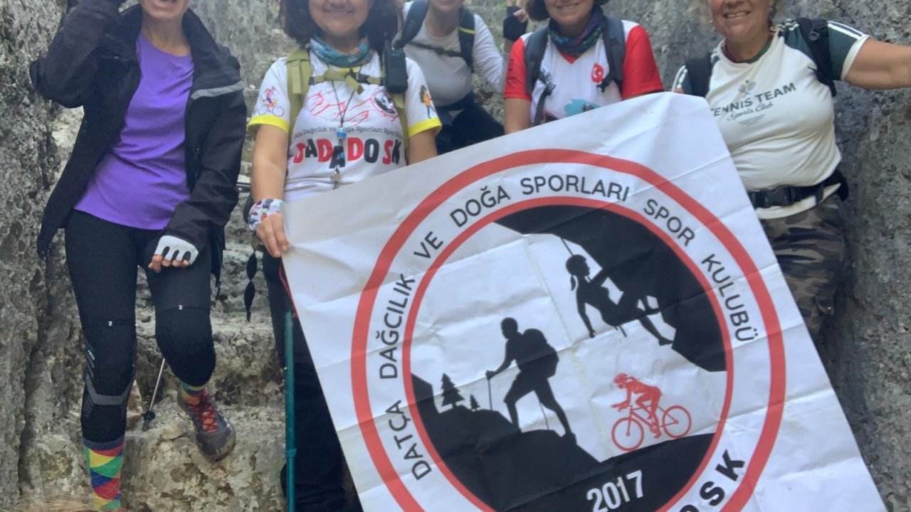 Datça’da kadınlar 8 Mart için doğada yürüdü