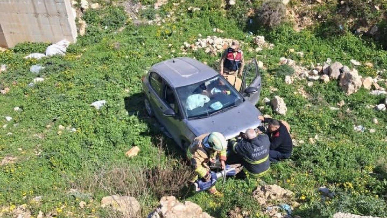 Defne’de uçurumdan yuvarlanan otomobil sürücüsü yaralandı
