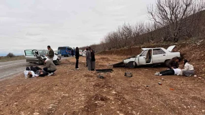 Denizli’de iki ayrı trafik kazasında 8 kişi yaralandı