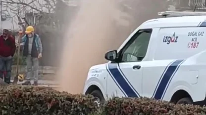 Derince’de delinen doğalgaz borusu mahalleliyi korkuttu