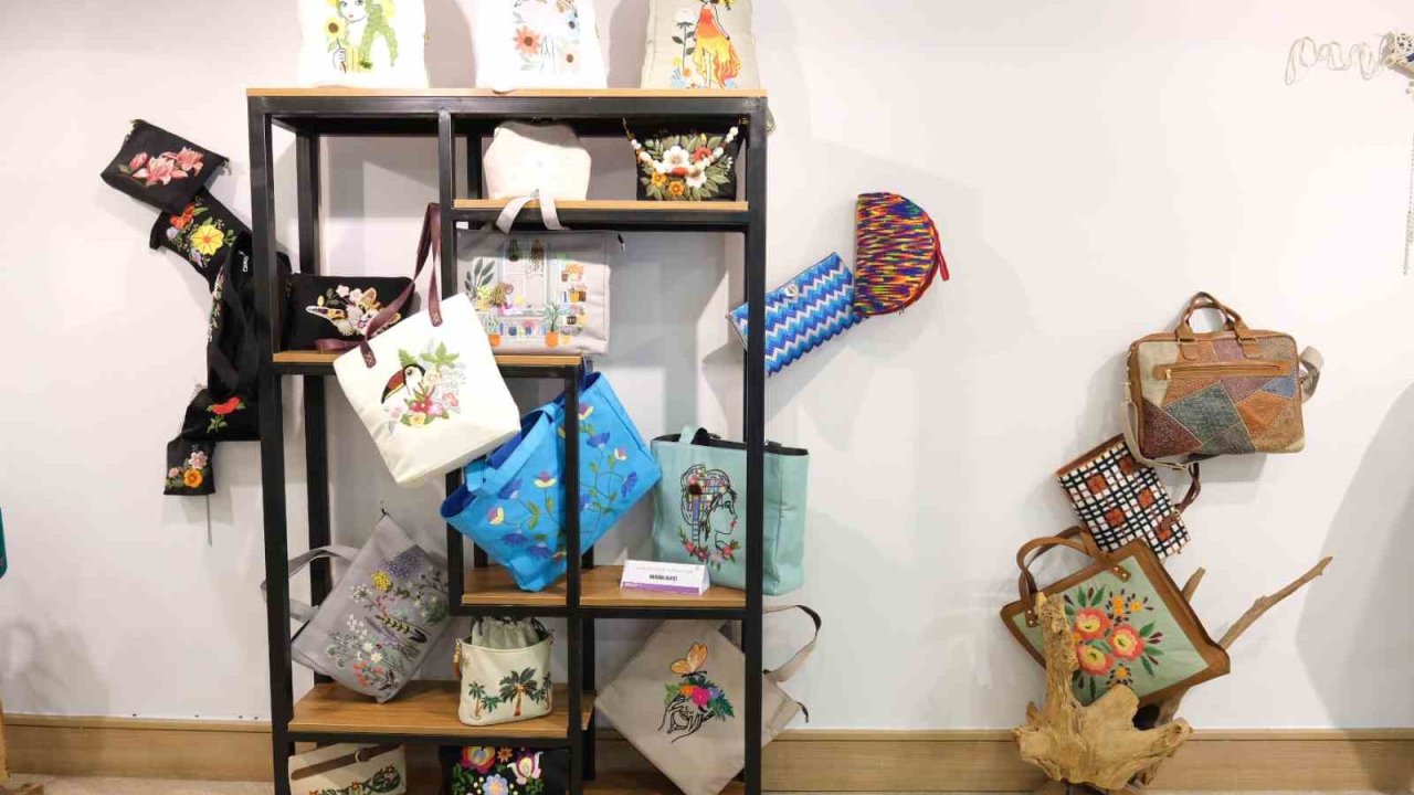 Derya Baykal, 8 Mart Kadınlar Günü’nde ilk gösterisini Büyükçekmece’de sahneledi