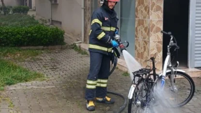 Devrek’te garaja park edilen elektrikli bisiklet yandı