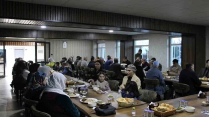 Dicle Kaymakamı Mustafa Atış, şehit yakınları ve gazilerle iftarda buluştu