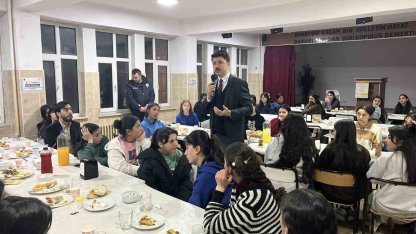 Digor Kaymakamı Ahmed Tayyib Kahraman öğrencilerle iftar sofrasında buluştu