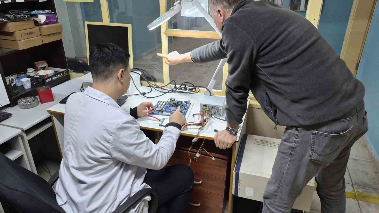 Dijitalleşen iş dünyasının aradığı nitelikli elemanlar meslek liselerinden çıkıyor