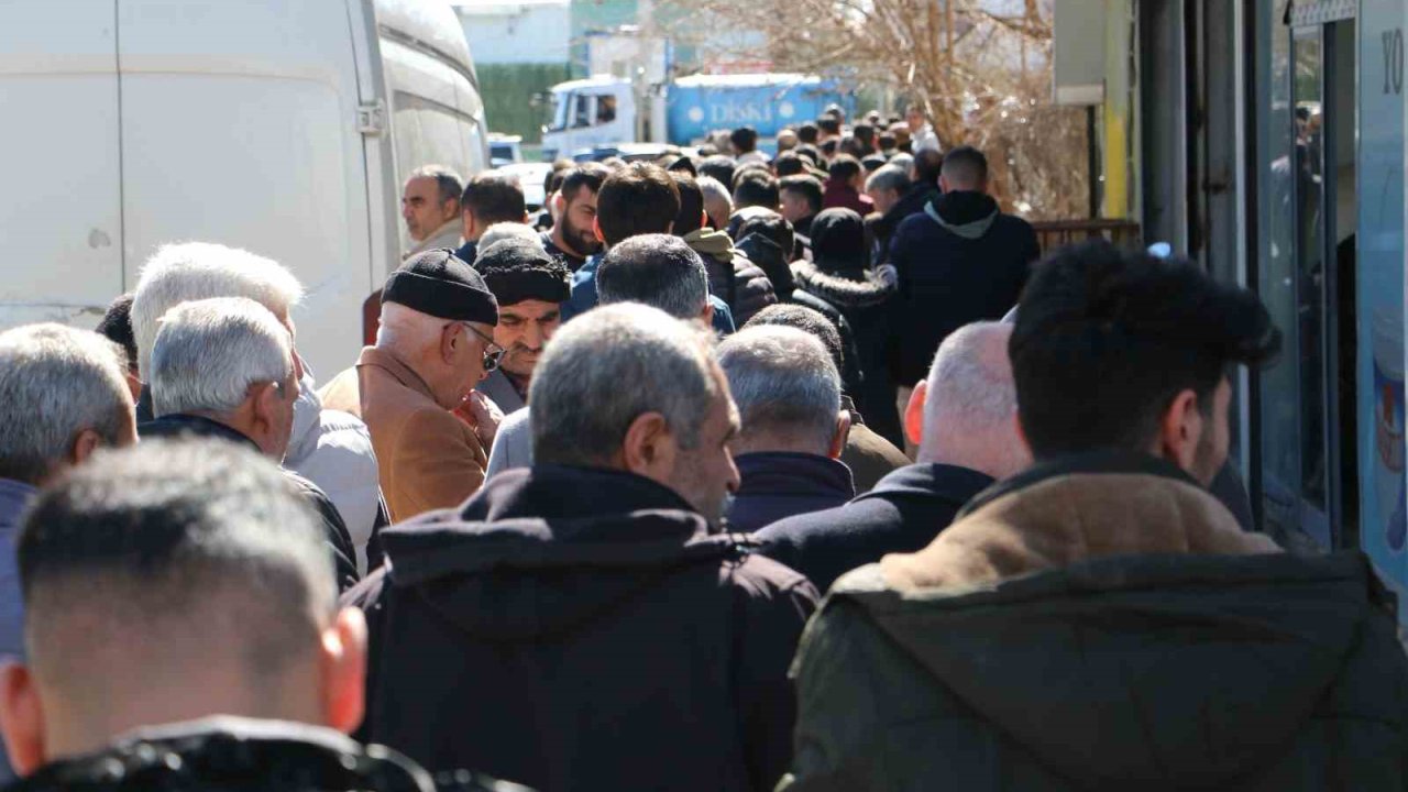 Diyarbakır’da ’APP plaka’ kuyruğu