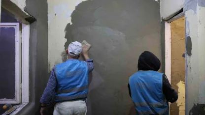 Diyarbakır’da ihtiyaç sahibi vatandaşın evi ‘denetimli serbestlik hükümlülerince’ onarıma alındı