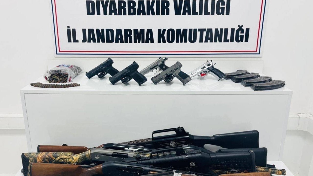 Diyarbakır’da jandarma operasyonlarında çok sayıda silah ve aparatı ele geçirildi