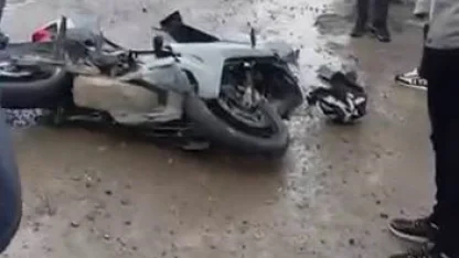 Diyarbakır’da motosiklet ile hafif ticari araç çarpıştı: 1 yaralı