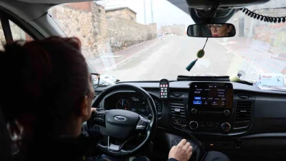 Diyarbakır’ın tek kadın ambulans şoförü 5 yıldır hayat kurtarmak için zamanla yarışıyor