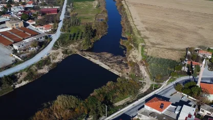 Doğaseverler tarihi taş köprüye dikkat çekti